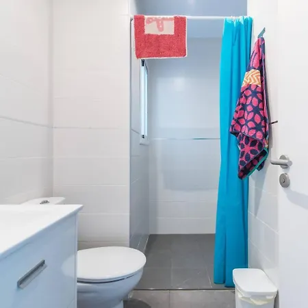 Loft Moderno Con Balcon Al Lado De Canteras