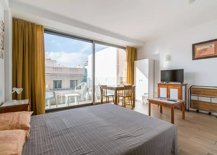 Loft Moderno Con Balcon Al Lado De Canteras *
